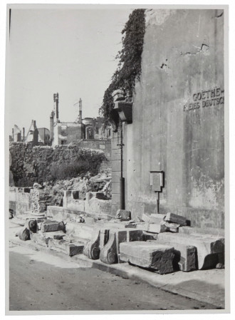 vitrine 3 gh gm zerstoert eingang