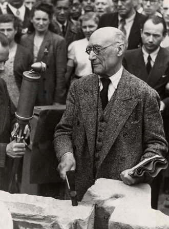 vitrine 6 andre gide grundsteinlegung 1947