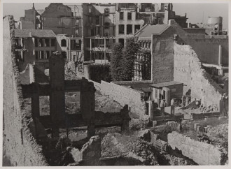 vitrine 1 aunahme vom haus ochsenstein hase 1947