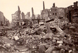 vitrine 1 frankfurt zerstoert